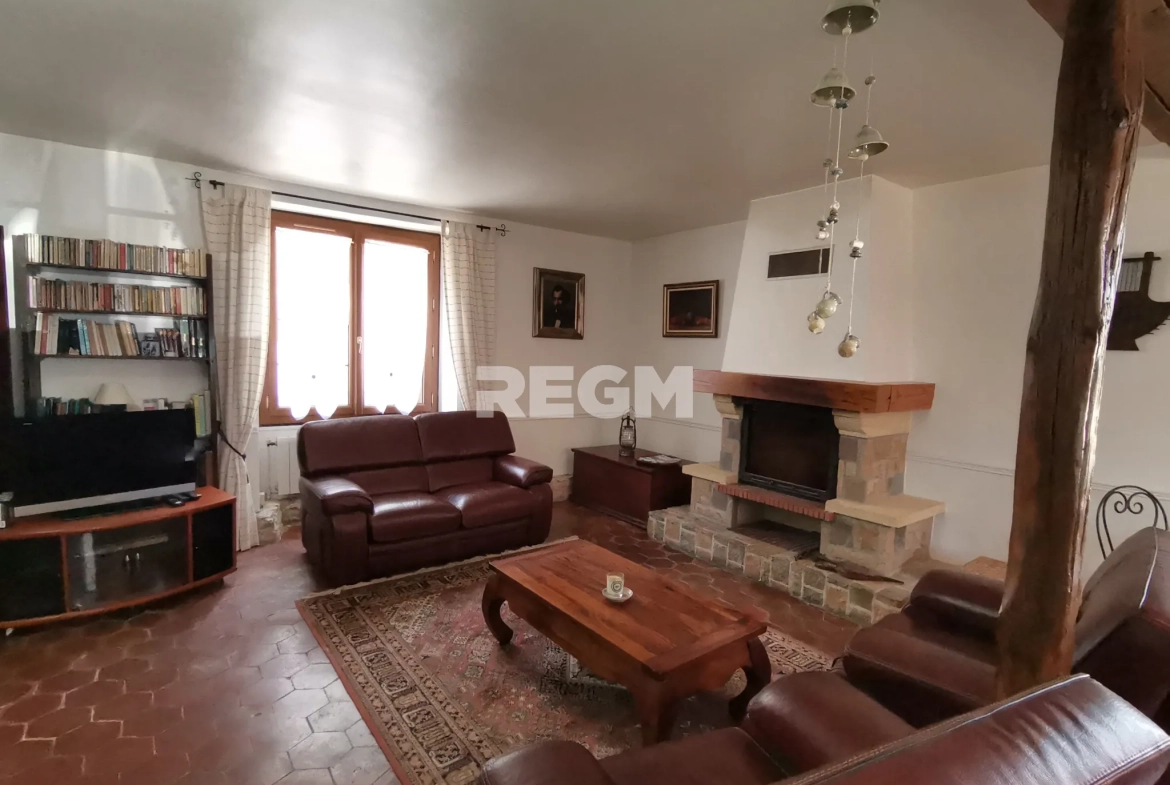 Belle maison en pierre avec jardin, 3 chambres, dépendances à Monnerville 