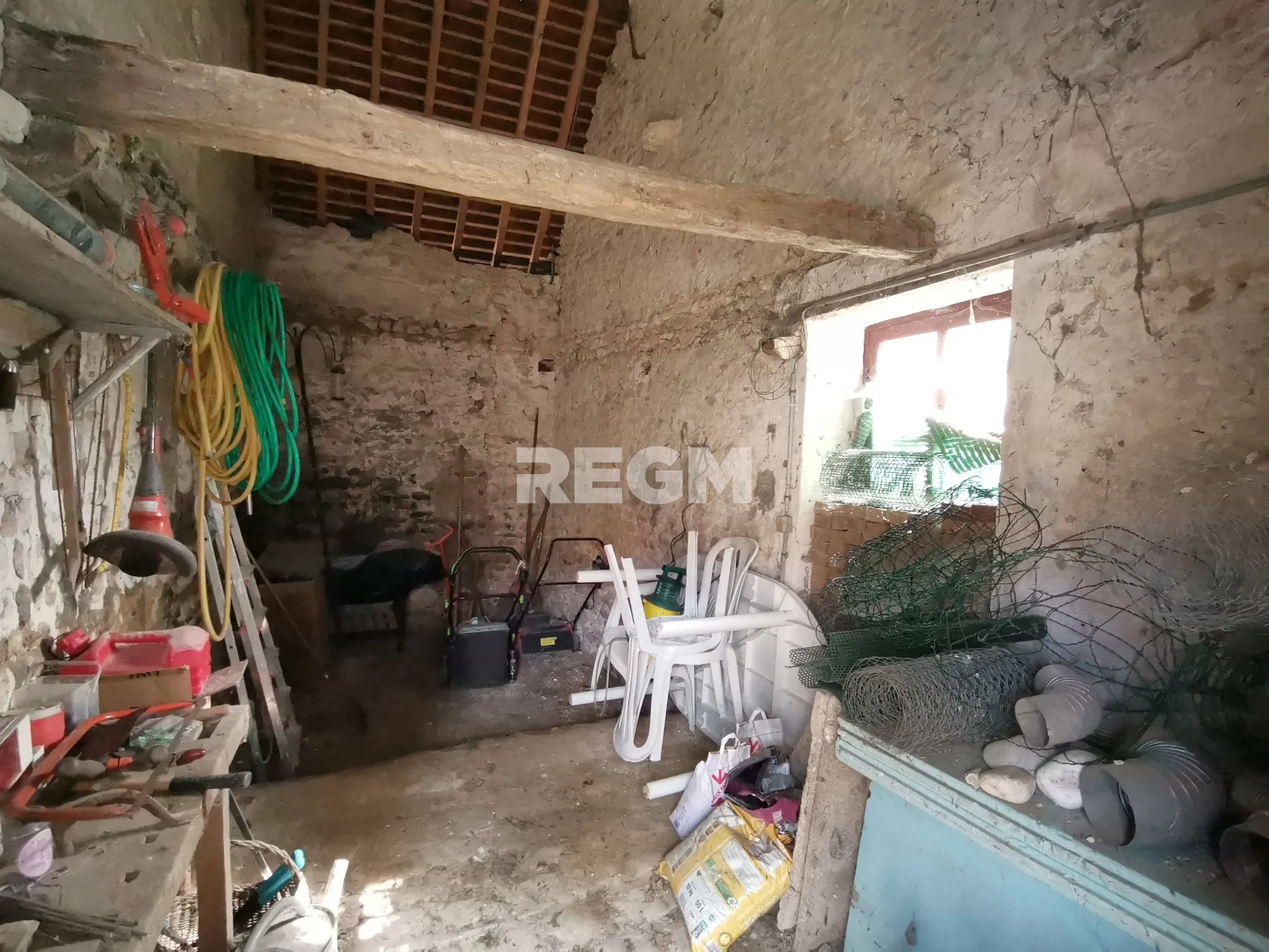 Belle maison en pierre avec jardin, 3 chambres, dépendances à Monnerville 