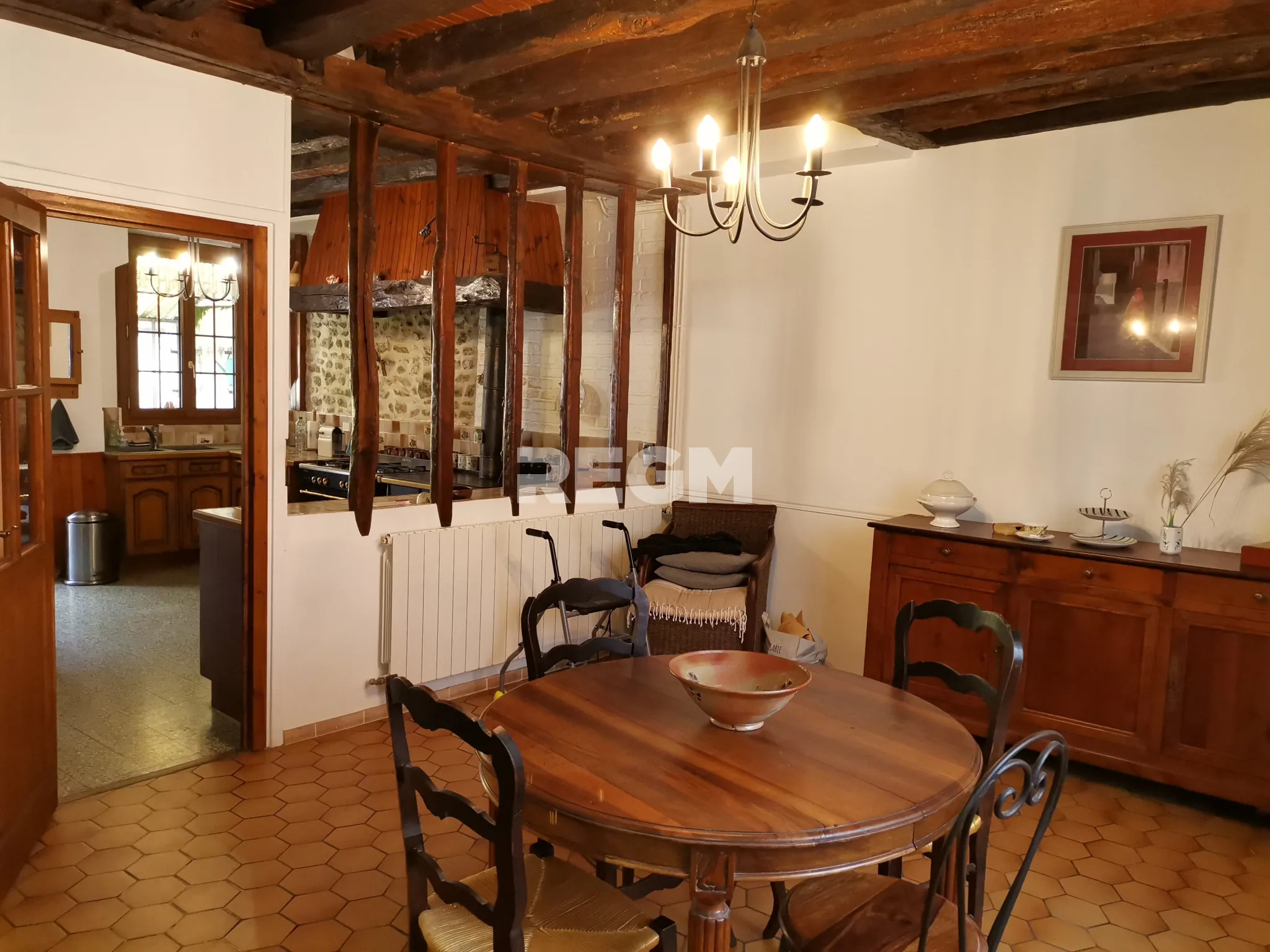 Belle maison en pierre avec jardin, 3 chambres, dépendances à Monnerville 