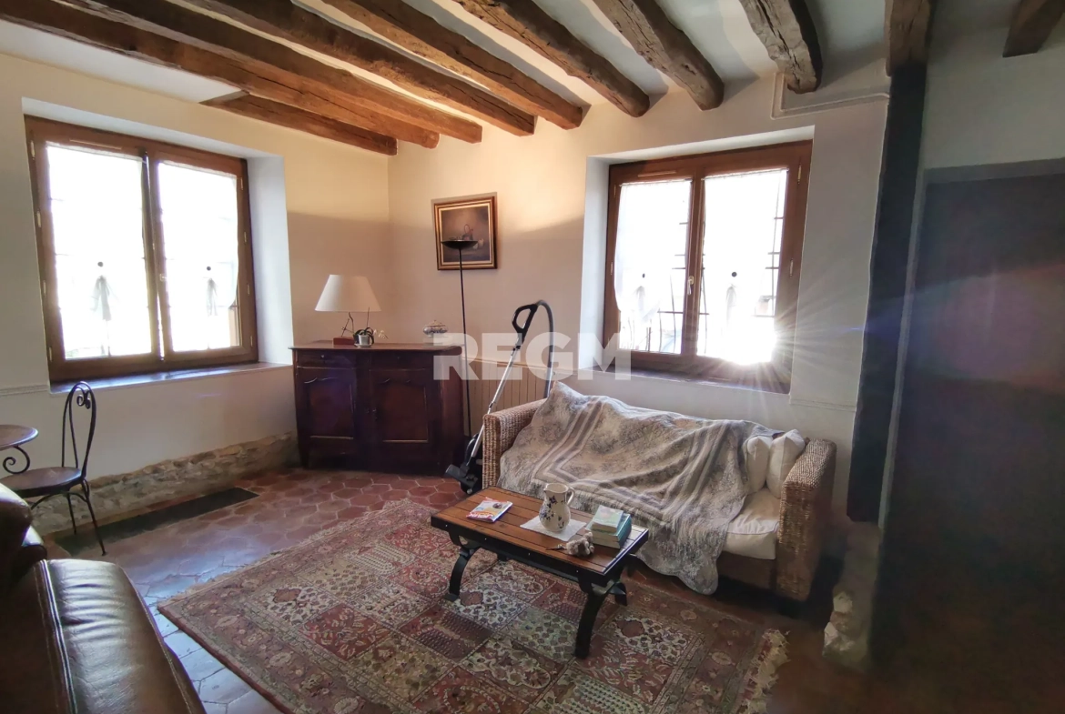 Belle maison en pierre avec jardin, 3 chambres, dépendances à Monnerville 