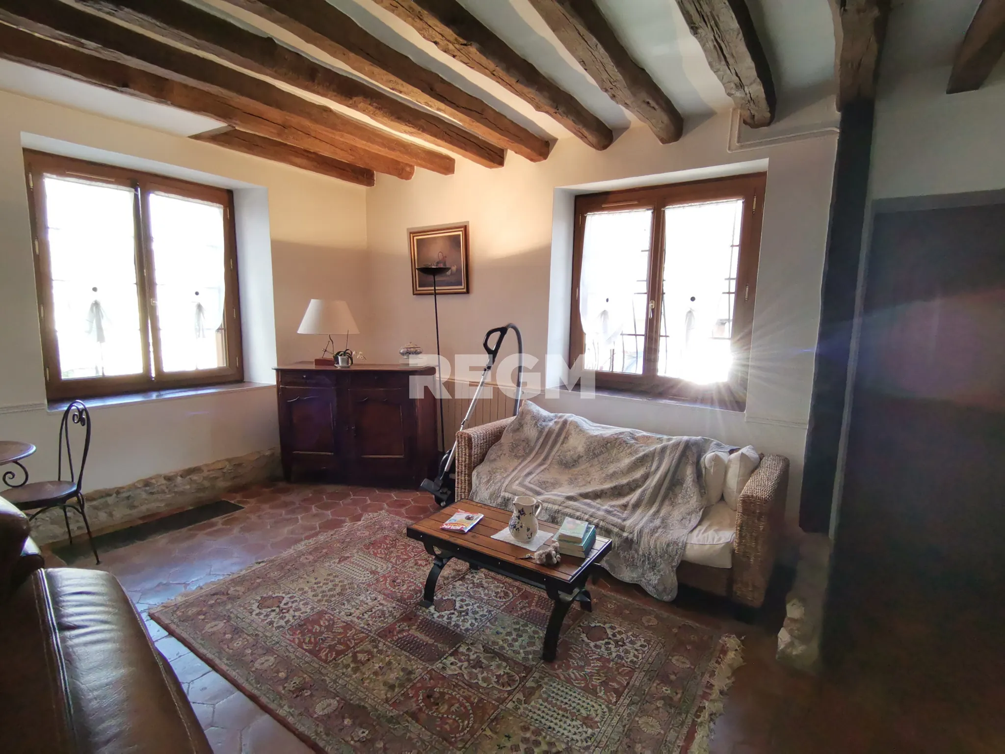 Belle maison en pierre avec jardin, 3 chambres, dépendances à Monnerville 