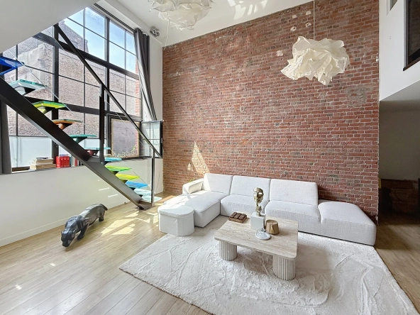 Loft lumineux avec cachet industriel à Roubaix - 2 chambres, parking, proximité centre