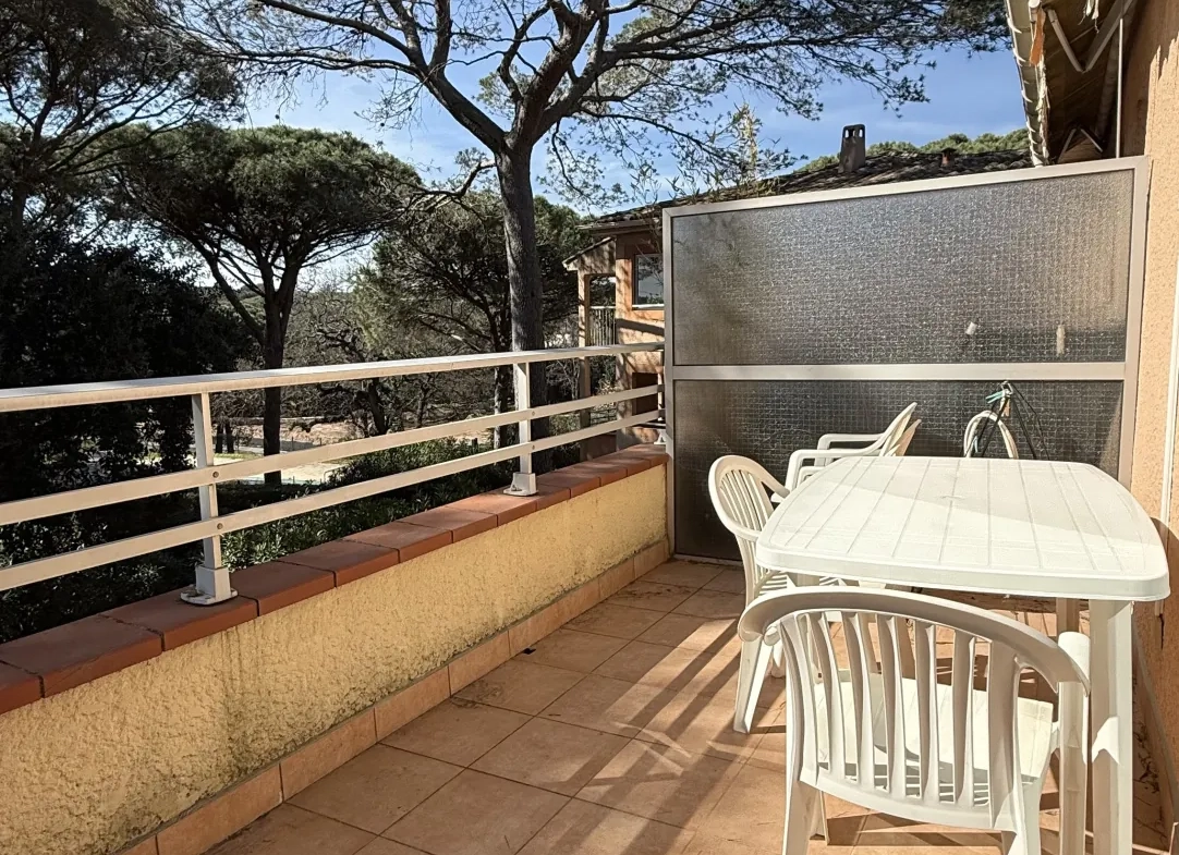 Studio lumineux avec terrasse et piscine à Saint-Raphaël 