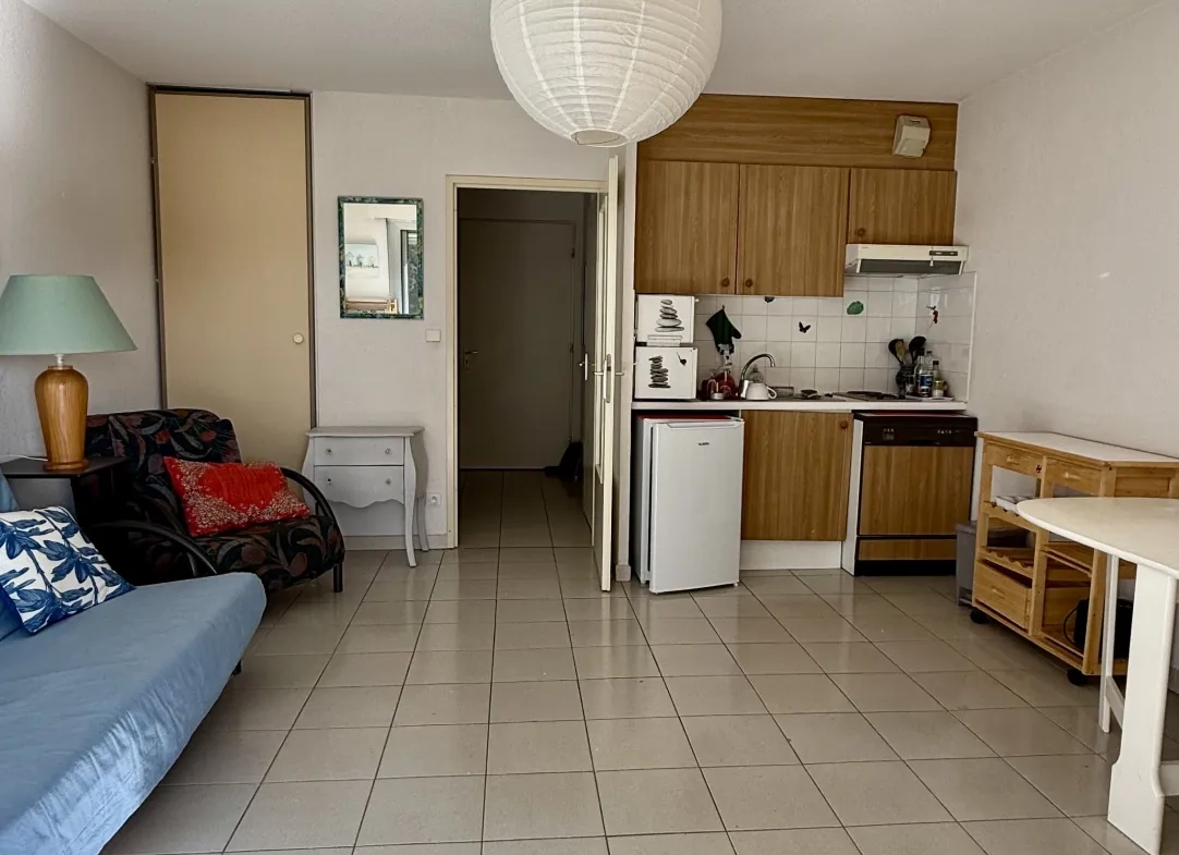 Studio lumineux avec terrasse et piscine à Saint-Raphaël 