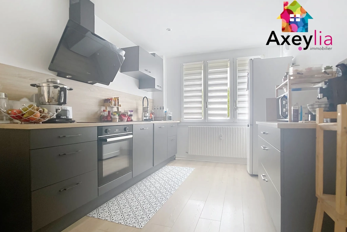 Bel appartement T4 rénové avec balcon et garage à Roanne proche centre-ville 