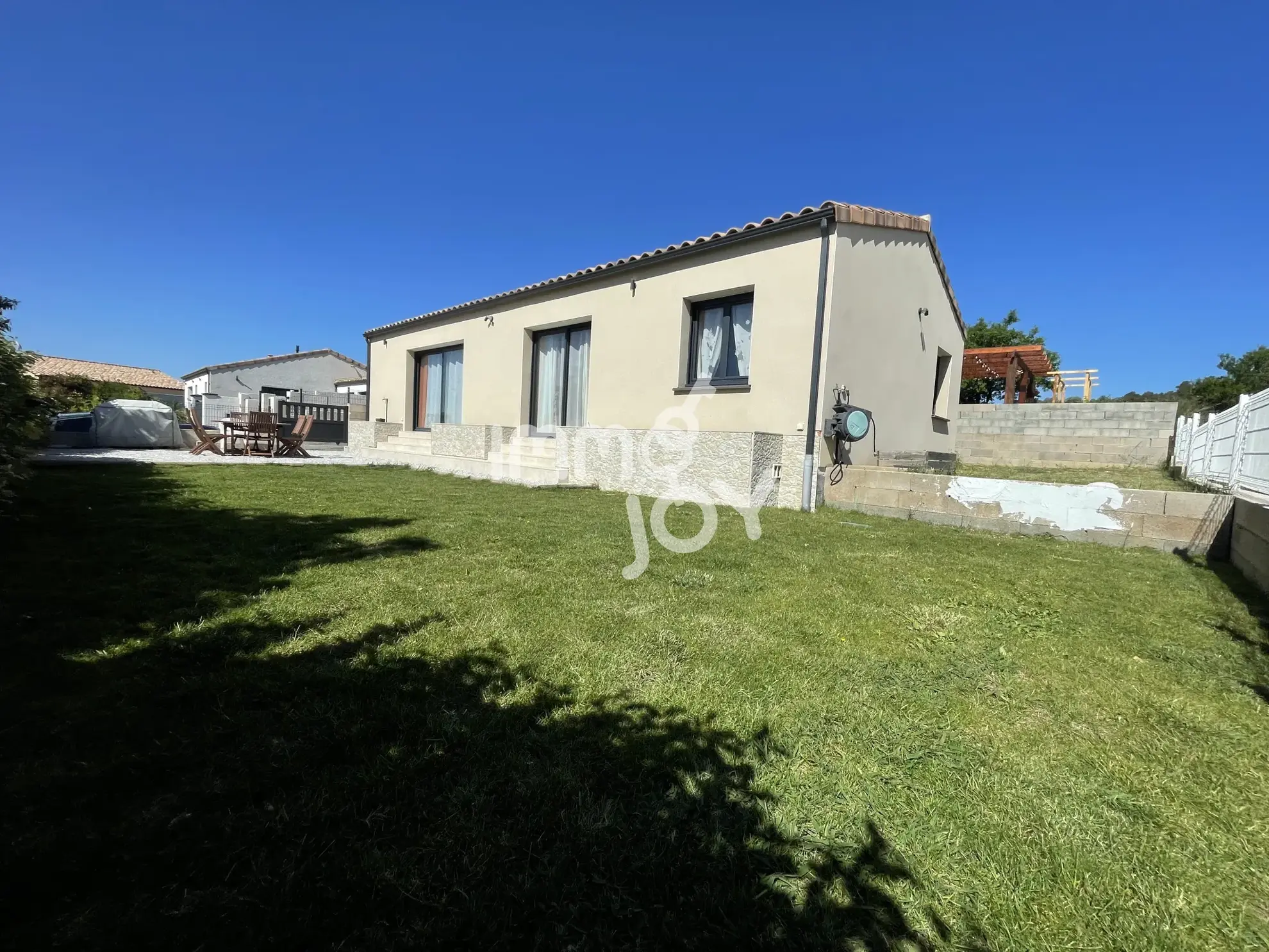 Villa contemporaine avec 3 chambres, jardin ensoleillé à Bize-Minervois 