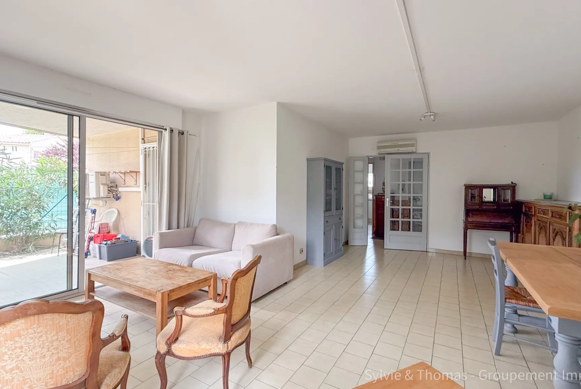 Appartement T3 en rez-de-jardin à Orange avec terrasse et jardin 