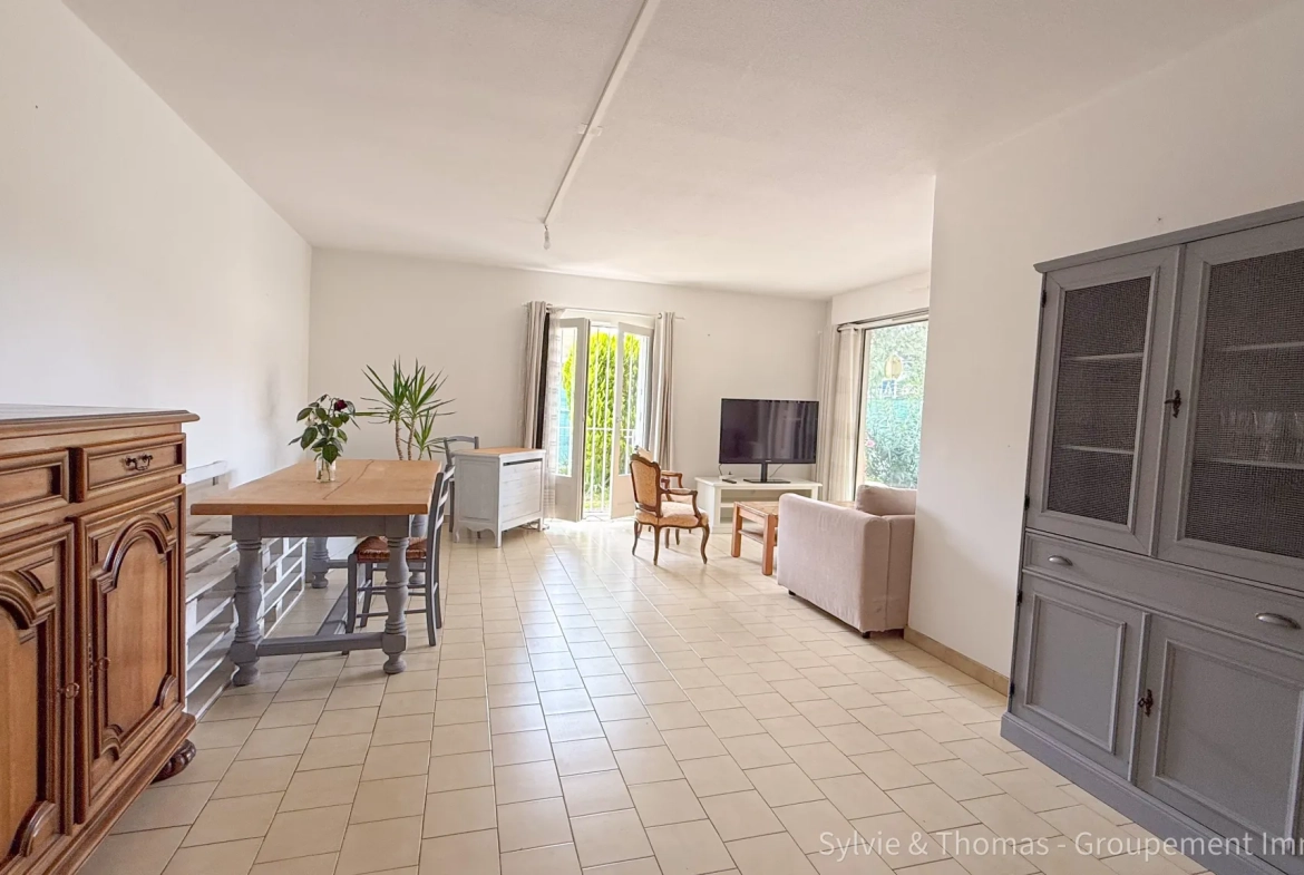 Appartement T3 en rez-de-jardin à Orange avec terrasse et jardin 