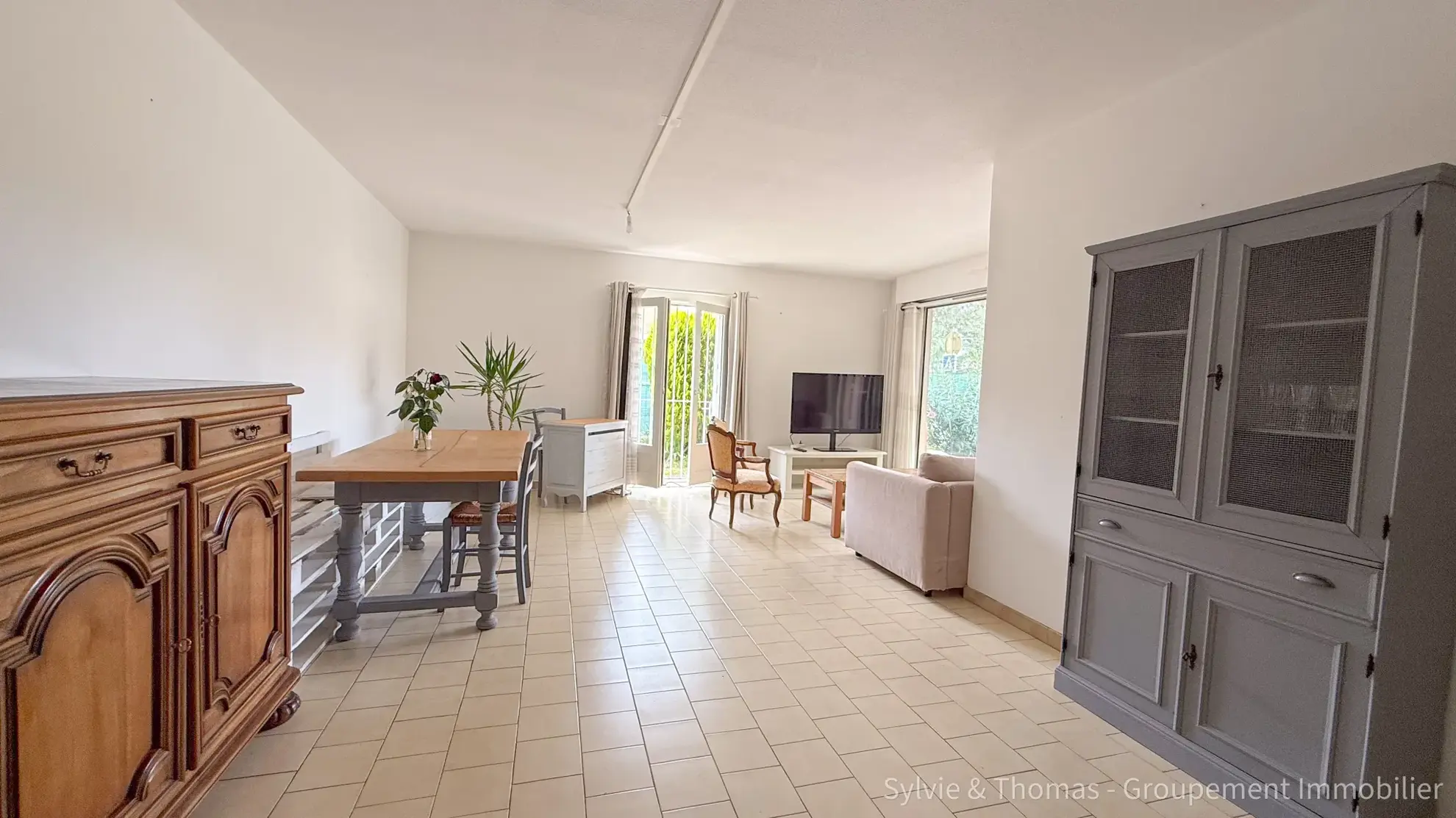 Appartement T3 en rez-de-jardin à Orange avec terrasse et jardin 