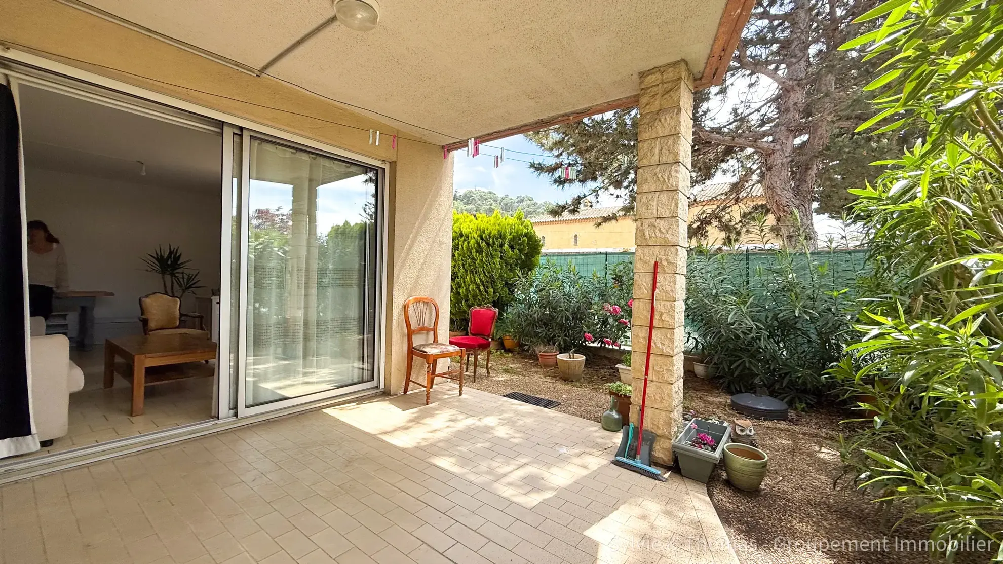 Appartement T3 en rez-de-jardin à Orange avec terrasse et jardin 