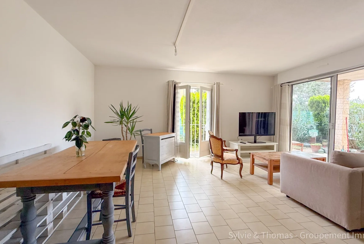 Appartement T3 en rez-de-jardin à Orange avec terrasse et jardin 