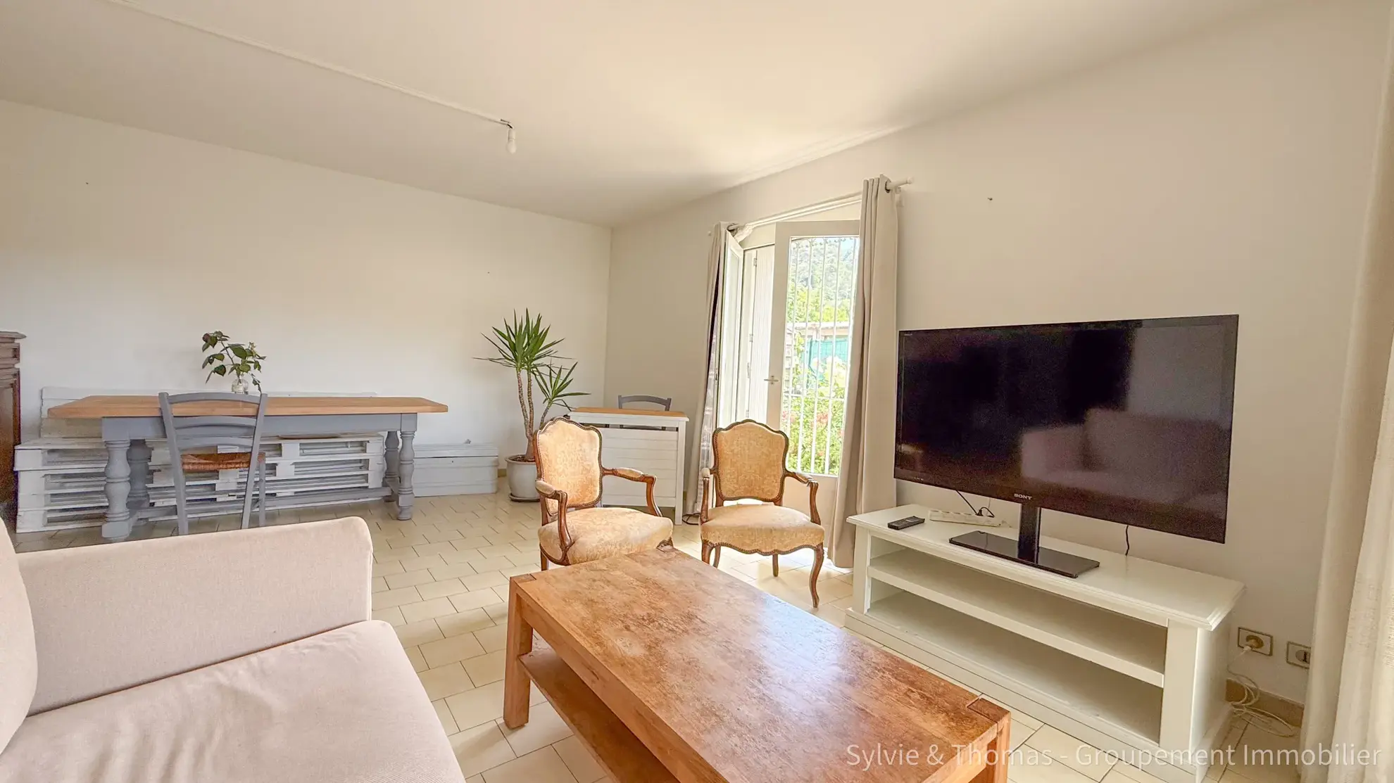Appartement T3 en rez-de-jardin à Orange avec terrasse et jardin 