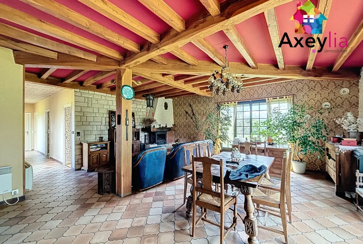 Maison de plain-pied avec terrain, grange et bâtiment agricole à Saint-Romain-la-Motte 