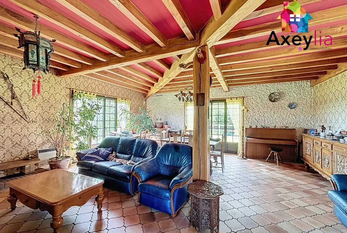 Maison de plain-pied avec terrain, grange et bâtiment agricole à Saint-Romain-la-Motte 