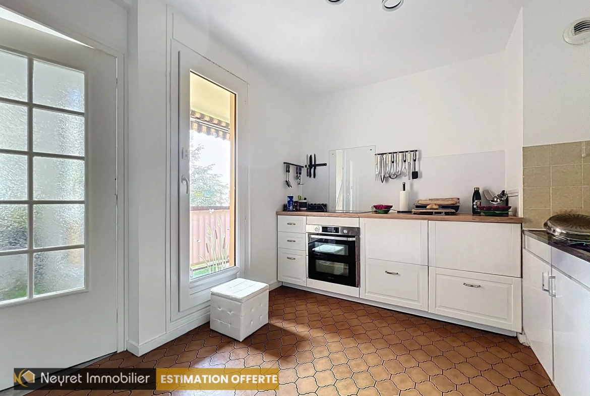 Appartement T3 lumineux de 79m² à Gleizé avec vue dégagée, garage et cave 