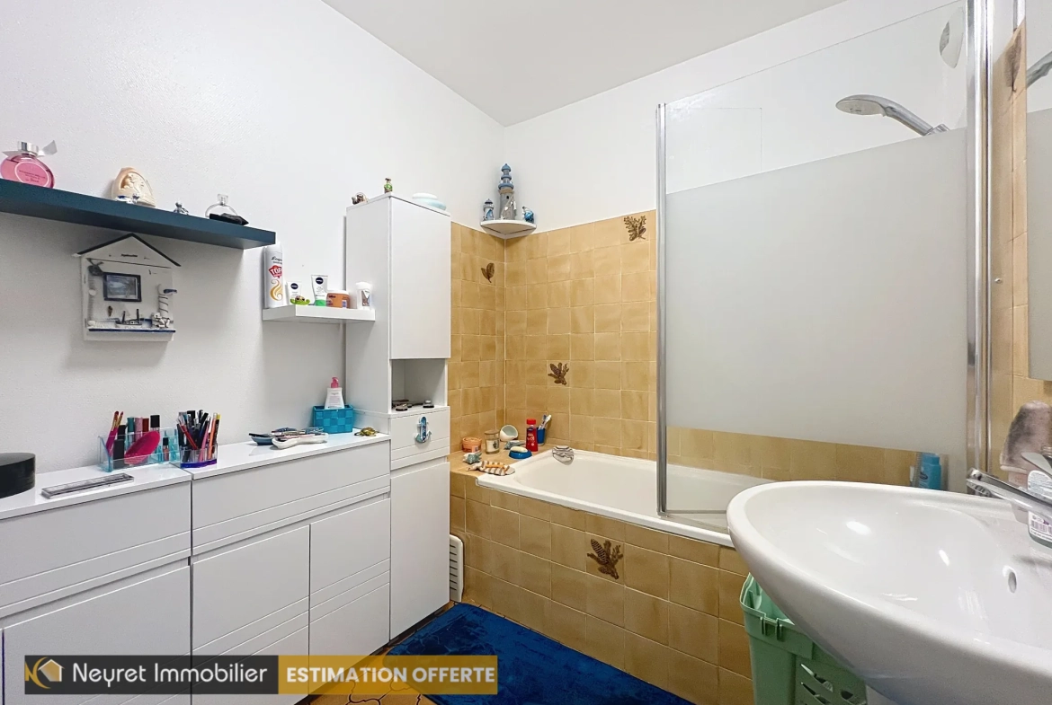 Appartement T3 lumineux de 79m² à Gleizé avec vue dégagée, garage et cave 
