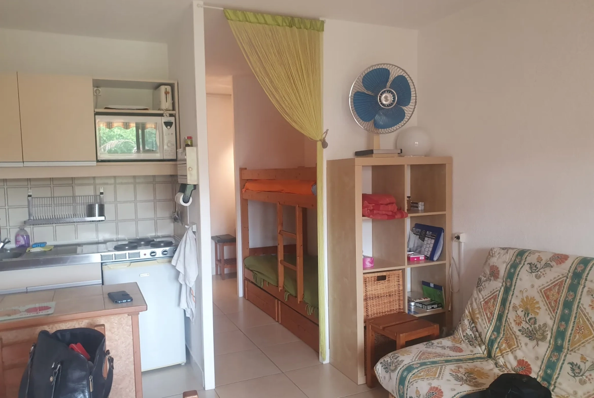 Studio F1 avec garage à Bormes, proche plage et amenities 