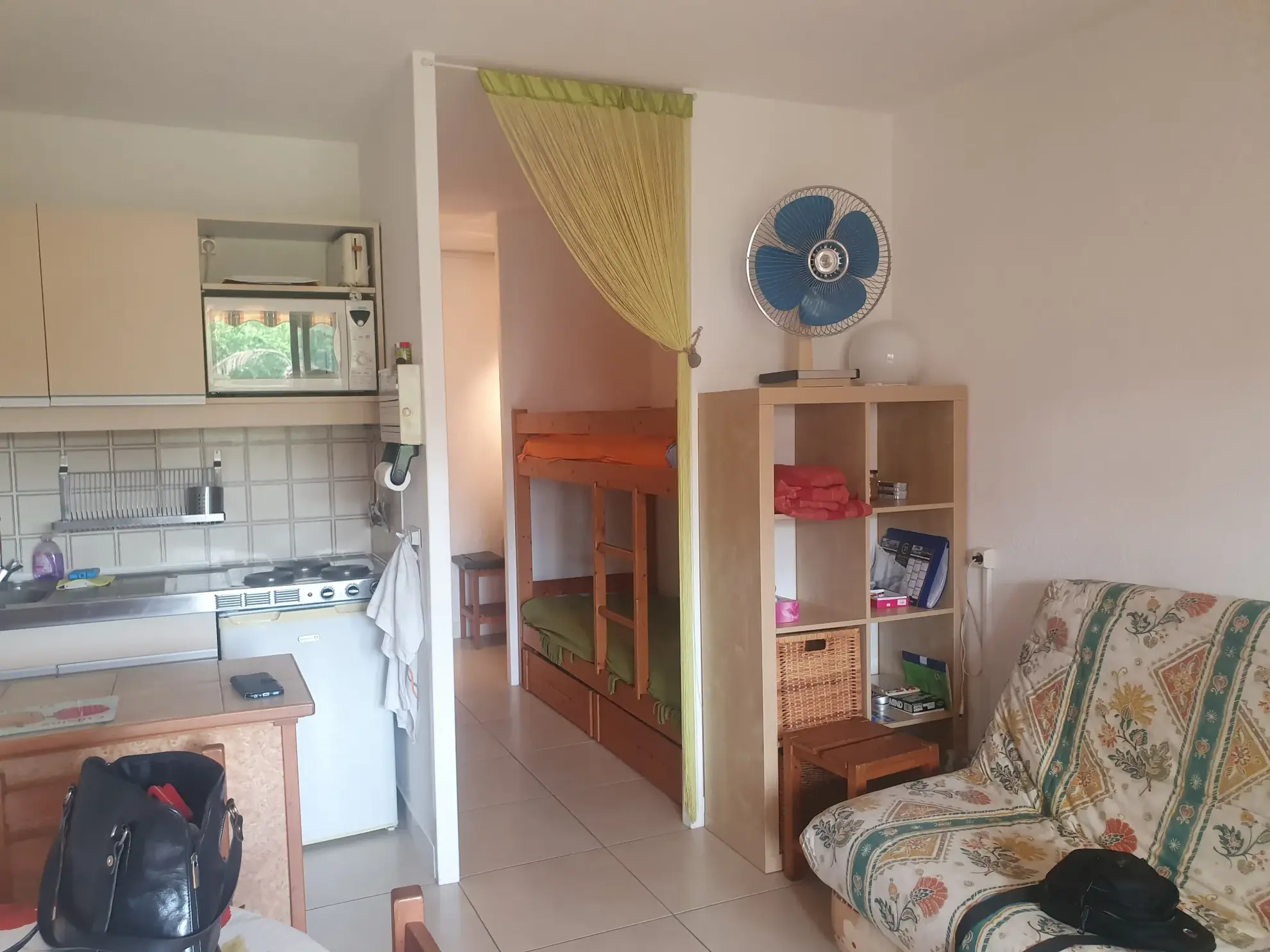 Studio F1 avec garage à Bormes, proche plage et amenities 