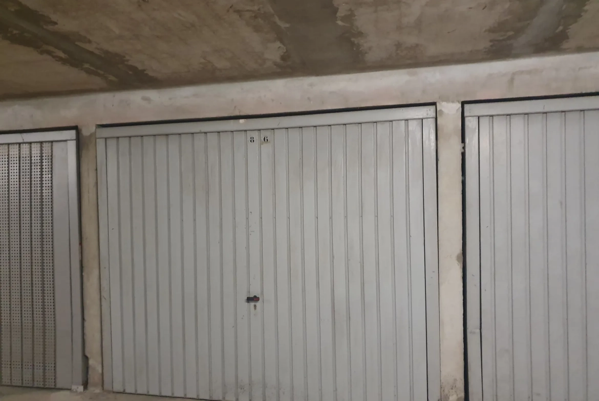 Studio F1 avec garage à Bormes, proche plage et amenities 