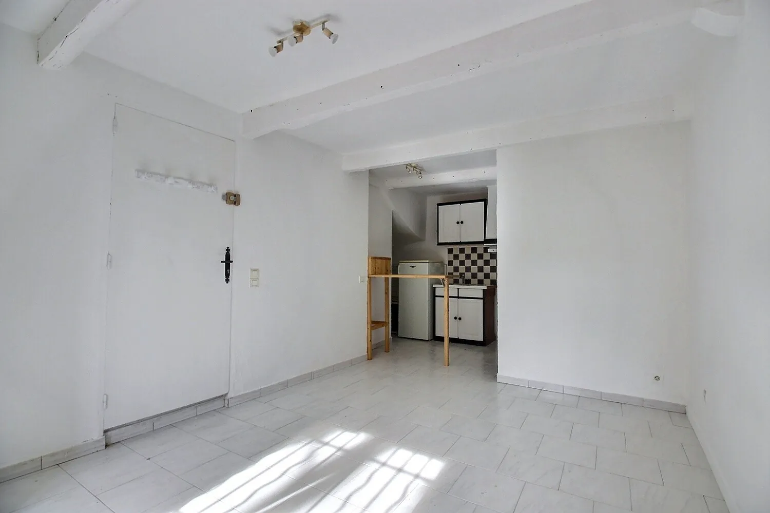 Studio lumineux à Fuveau au cœur de la ville 