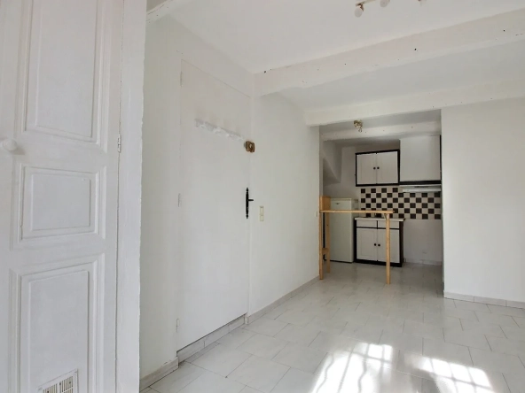 Studio lumineux à Fuveau au cœur de la ville