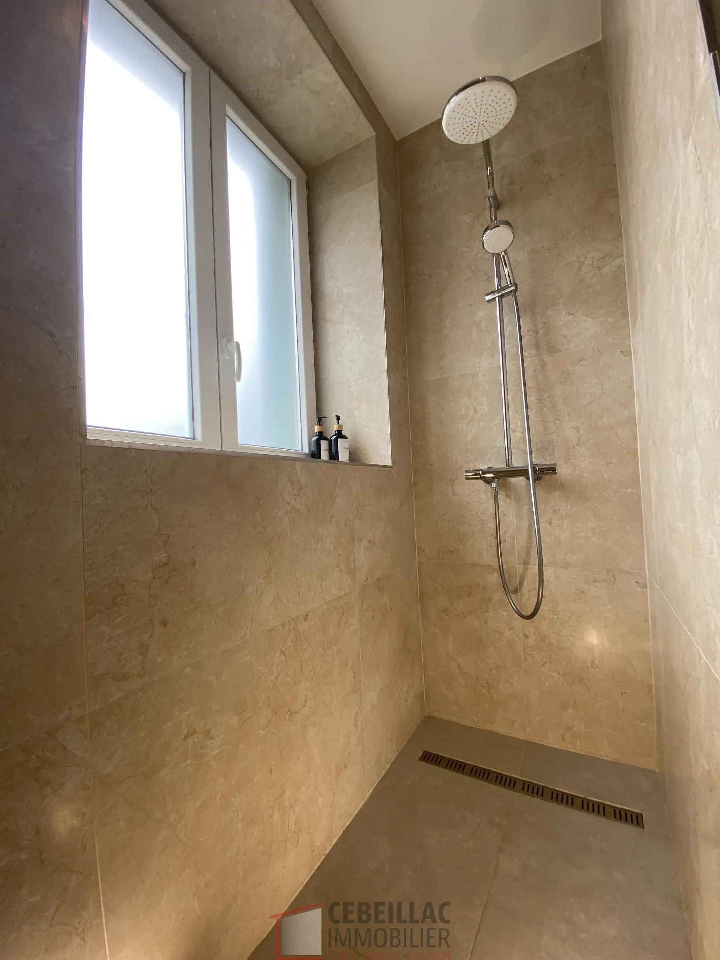 Appartement traversant de 73,9 m² à Clermont-Ferrand proche jardin Lecoq et tramway 