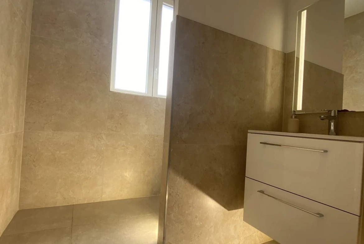 Appartement traversant de 73,9 m² à Clermont-Ferrand proche jardin Lecoq et tramway 