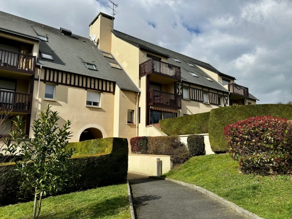 Appartement 2 pièces lumineux avec balcon, parking, proche Deauville et Trouville