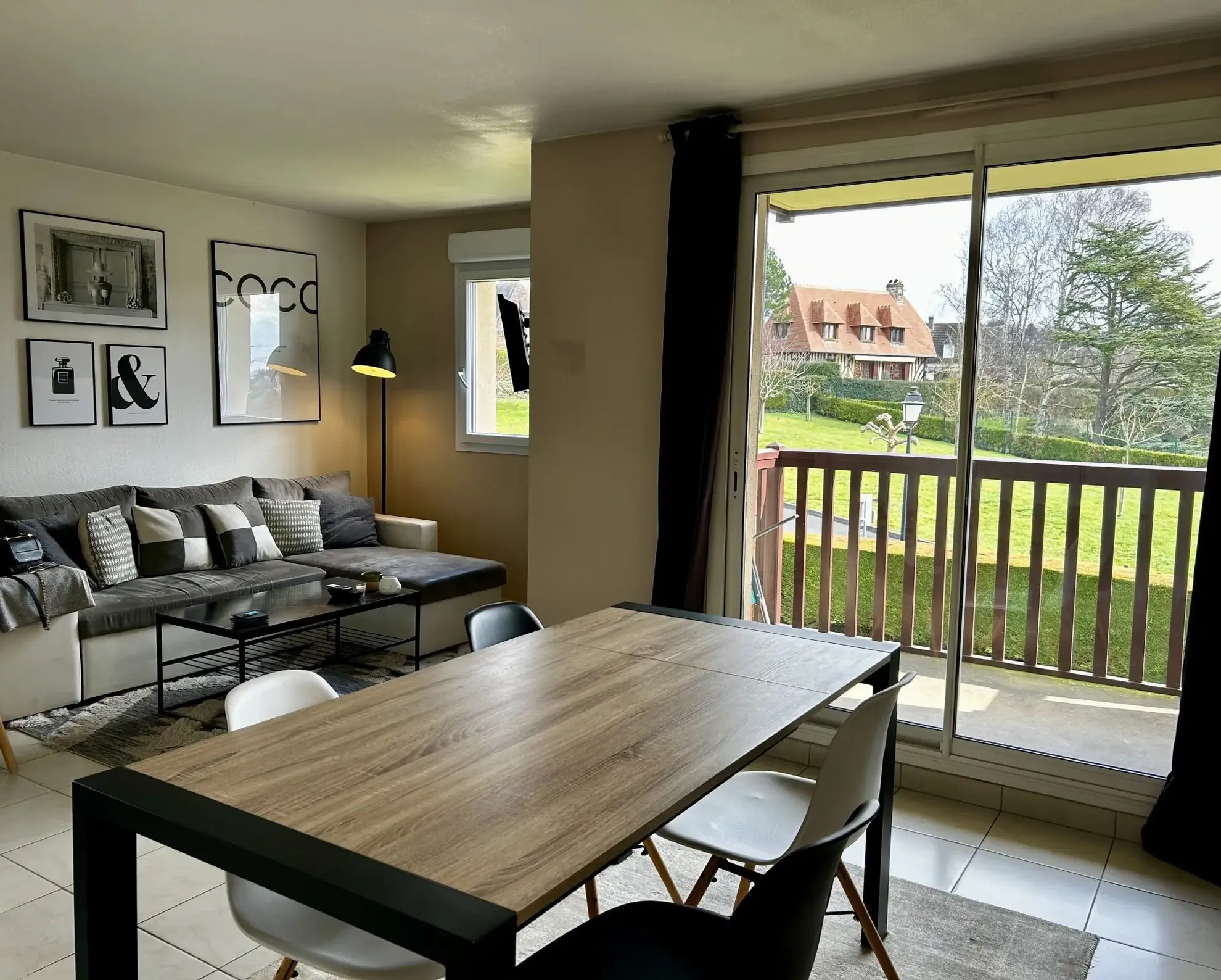 Appartement 2 pièces lumineux avec balcon, parking, proche Deauville et Trouville 