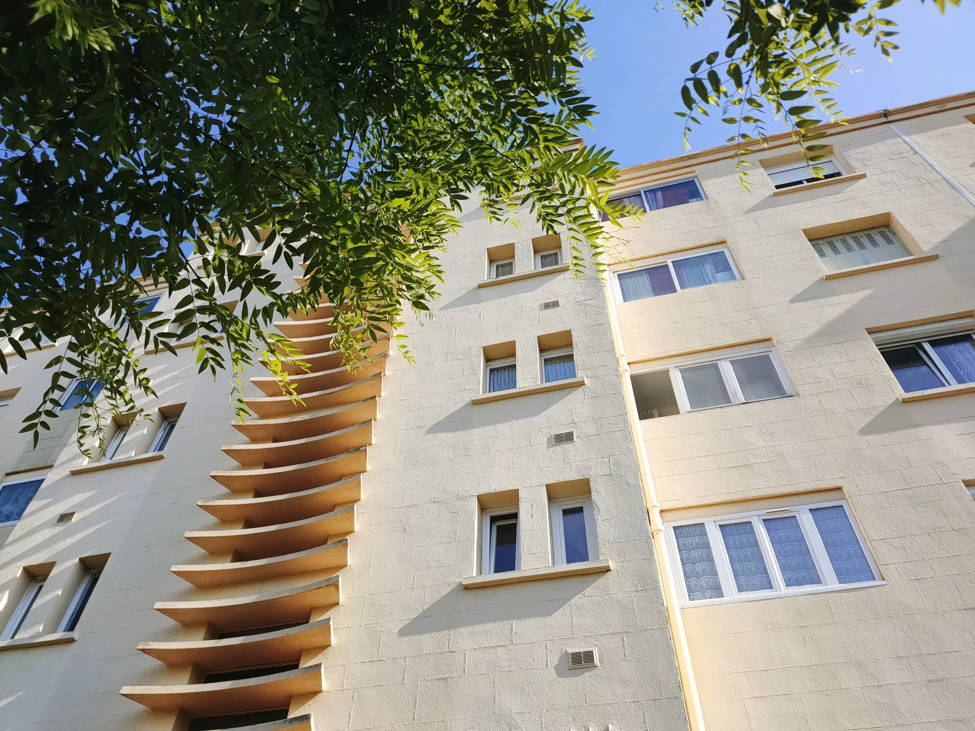 Appartement T4 à vendre à Béziers dans le quartier de la Font-Neuve 