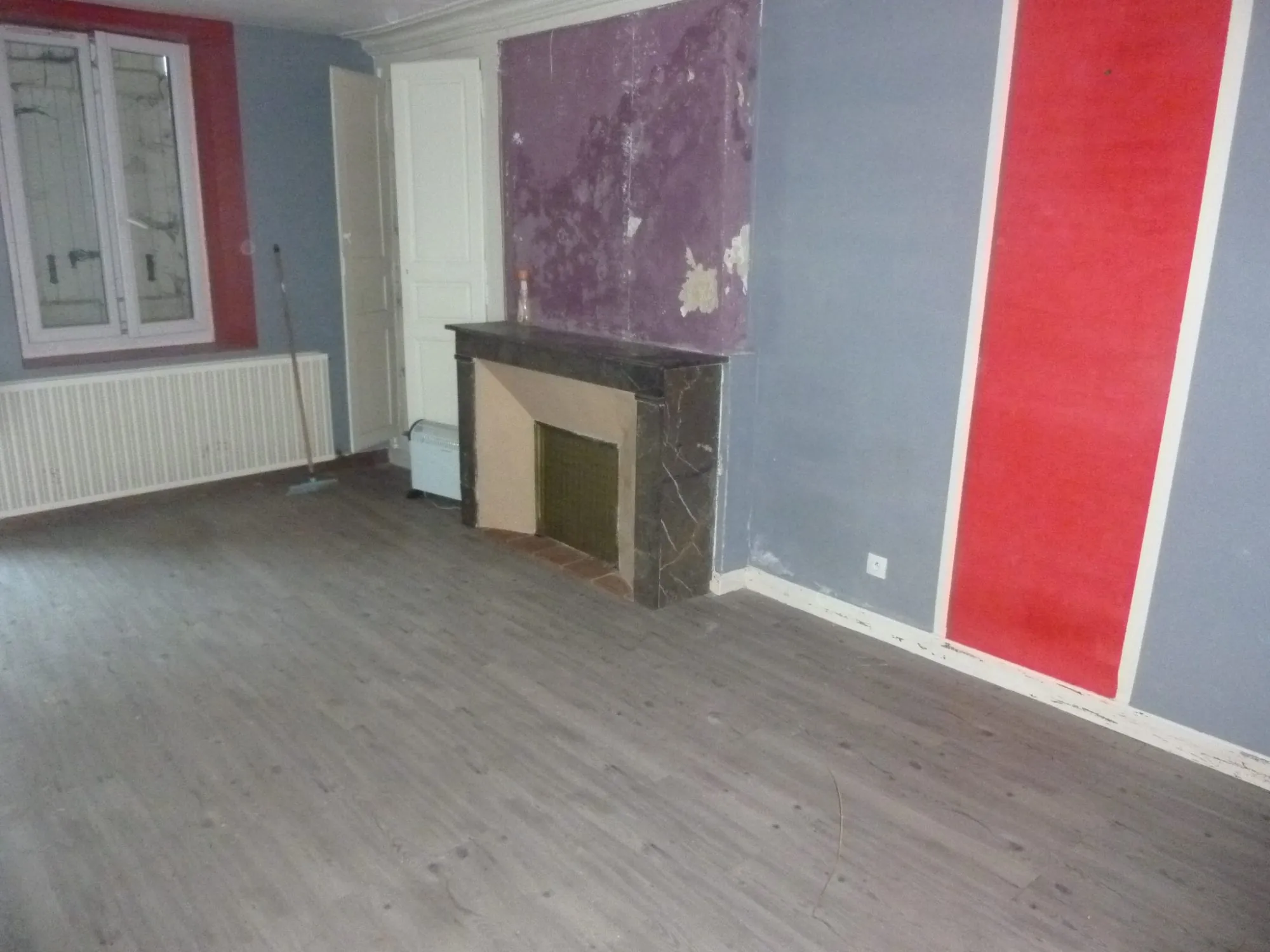 Maison à vendre proche Loué dans le centre de Vallon-sur-Gée avec cour et cave 