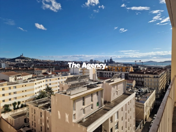 Appartement 3 pièces avec balcon à La Joliette Marseille - Dernier étage