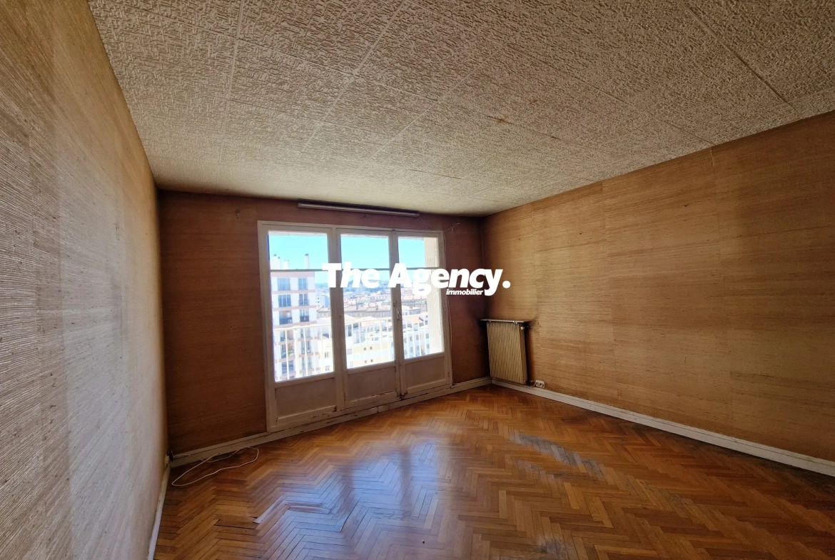 Séjour  Appartement 3 pièces avec balcon à La Joliette Marseille - Dernier étage 
