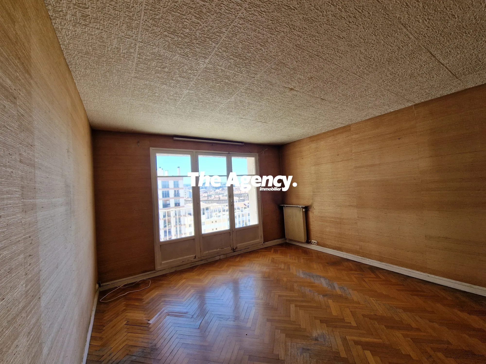 Séjour  Appartement 3 pièces avec balcon à La Joliette Marseille - Dernier étage 