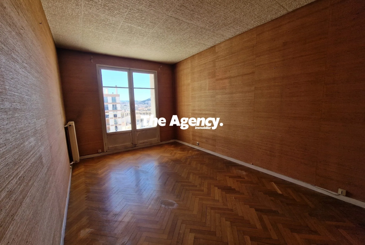 Chambre 1 Appartement 3 pièces avec balcon à La Joliette Marseille - Dernier étage 