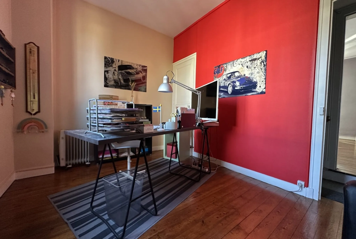 Maison spacieuse avec 3 chambres, garage et terrain clos à Saint-Aubin-lès-Elbeuf 
