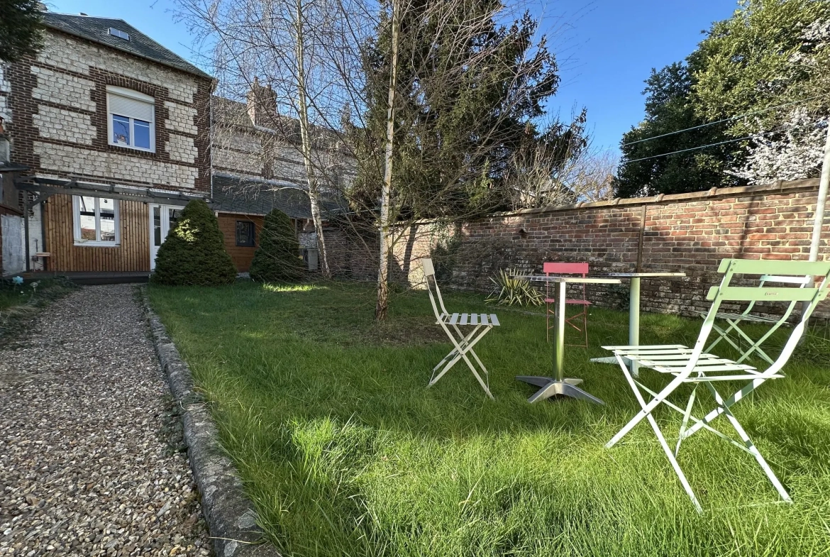Maison spacieuse avec 3 chambres, garage et terrain clos à Saint-Aubin-lès-Elbeuf 