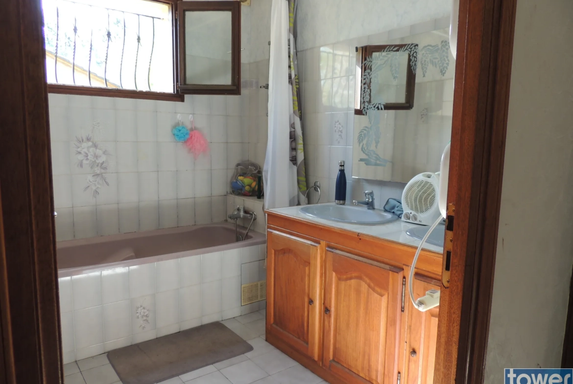 Belle maison avec piscine à Maleville - 157 m², 4 chambres, garage, terrain clos 