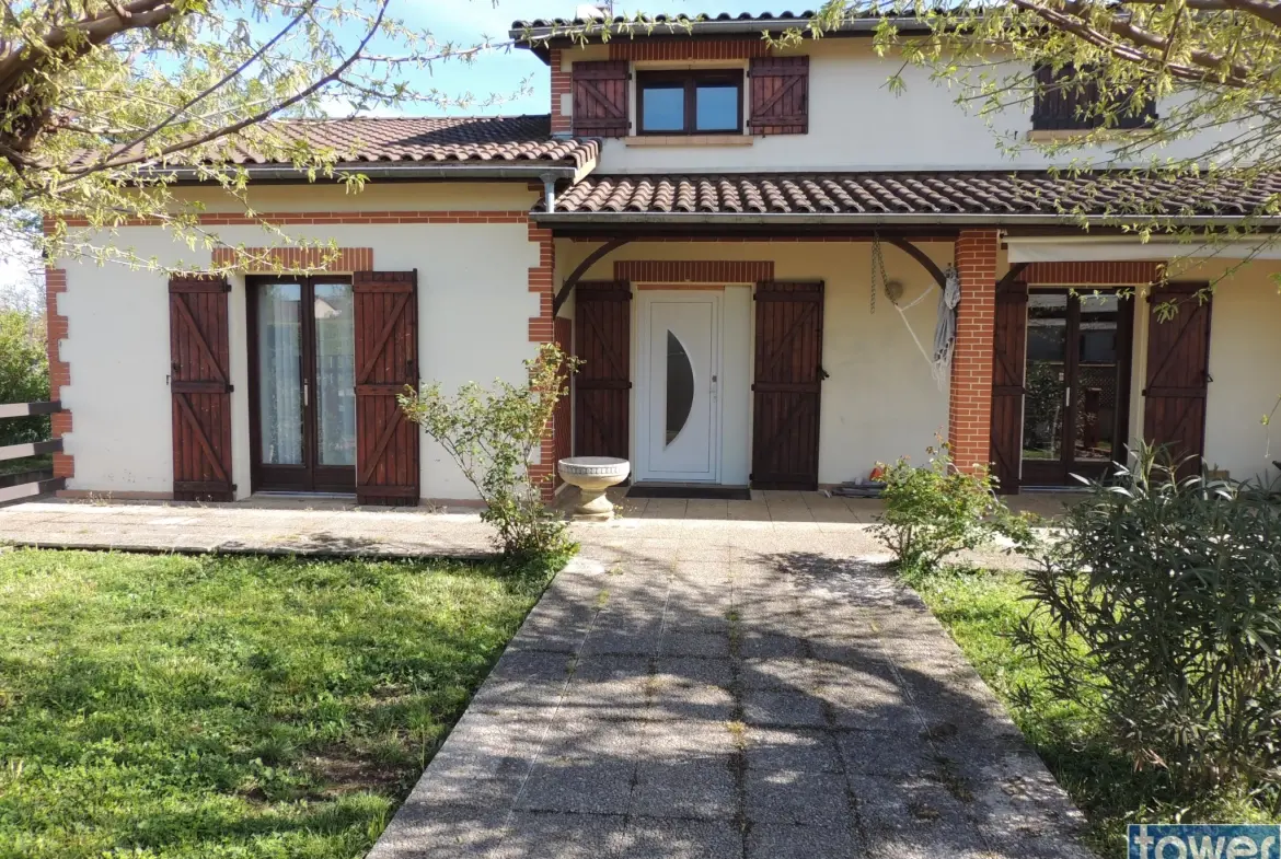 Belle maison avec piscine à Maleville - 157 m², 4 chambres, garage, terrain clos 