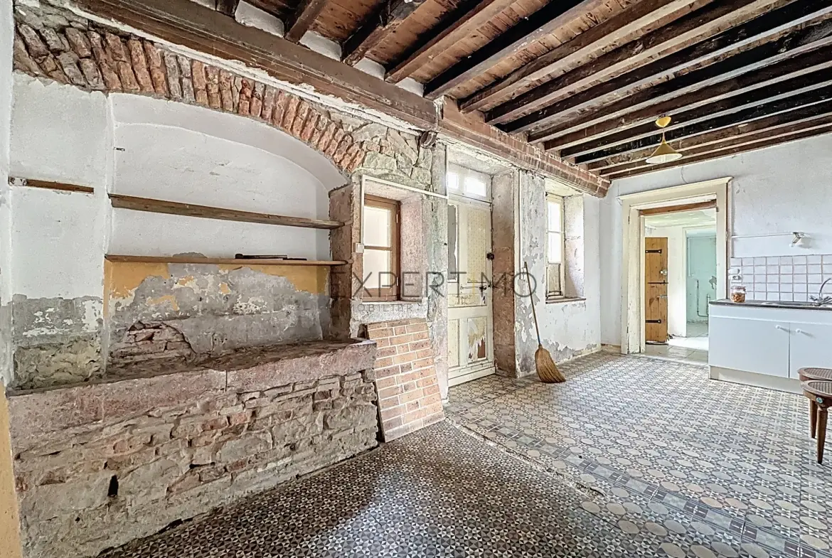 Ensemble immobilier en pierre à rénover à Simandre (71), grande dépendance et potentiel rare 