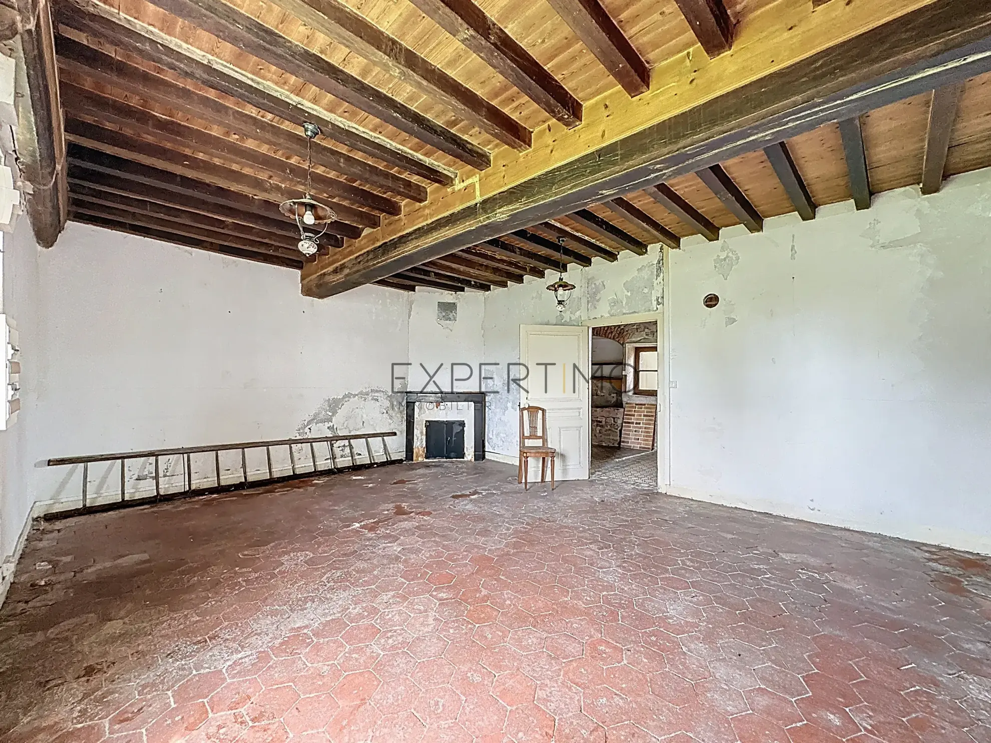 Ensemble immobilier en pierre à rénover à Simandre (71), grande dépendance et potentiel rare 