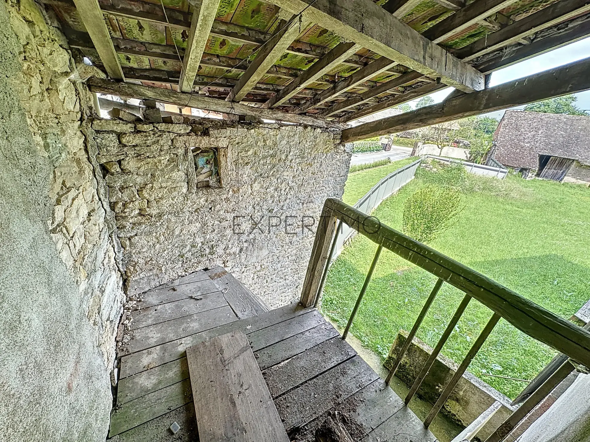 Ensemble immobilier en pierre à rénover à Simandre (71), grande dépendance et potentiel rare 