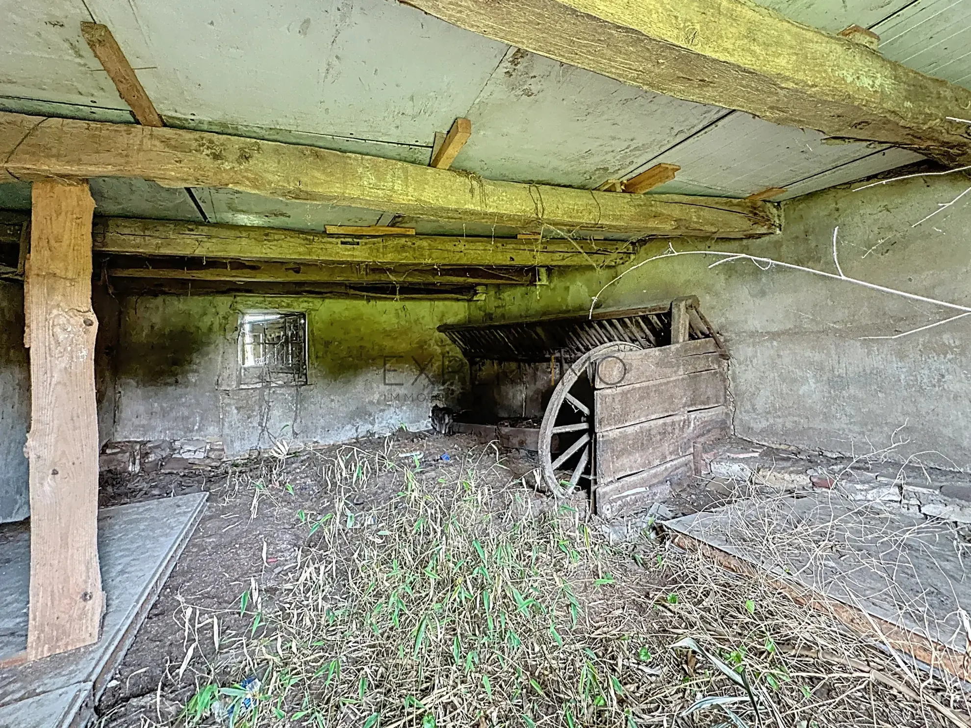 Ensemble immobilier en pierre à rénover à Simandre (71), grande dépendance et potentiel rare 