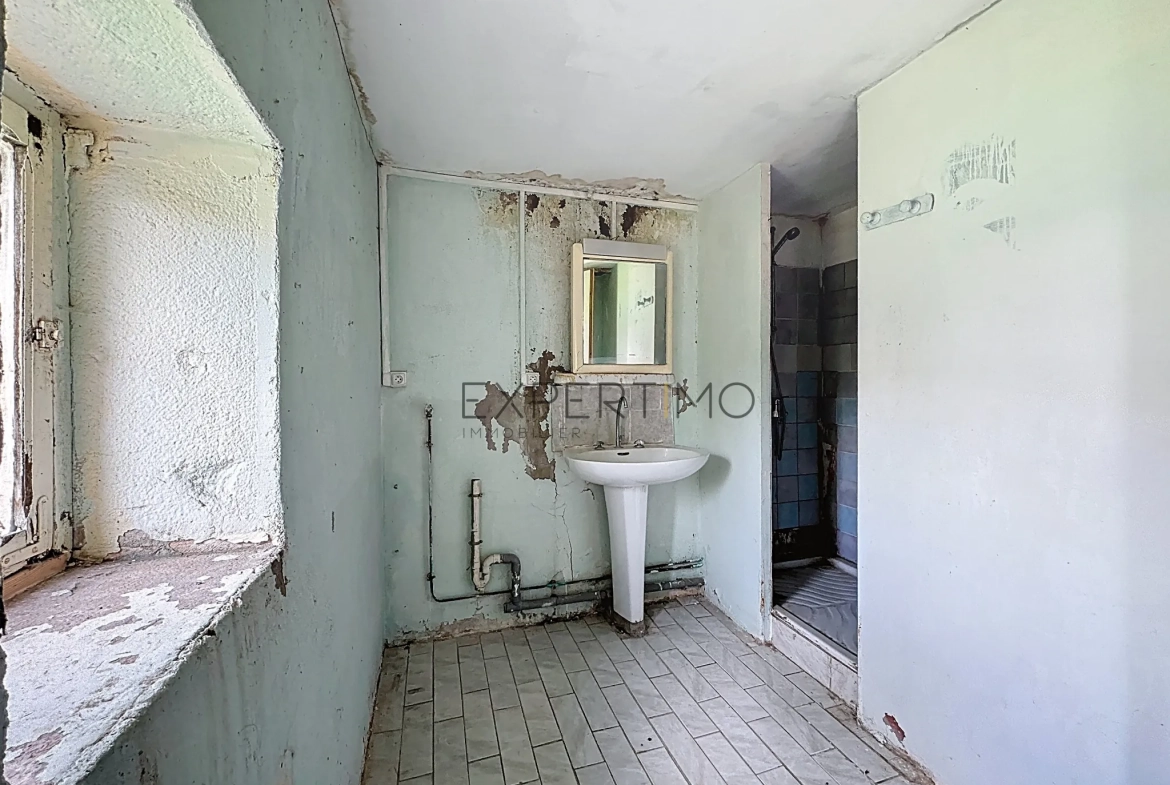 Ensemble immobilier en pierre à rénover à Simandre (71), grande dépendance et potentiel rare 