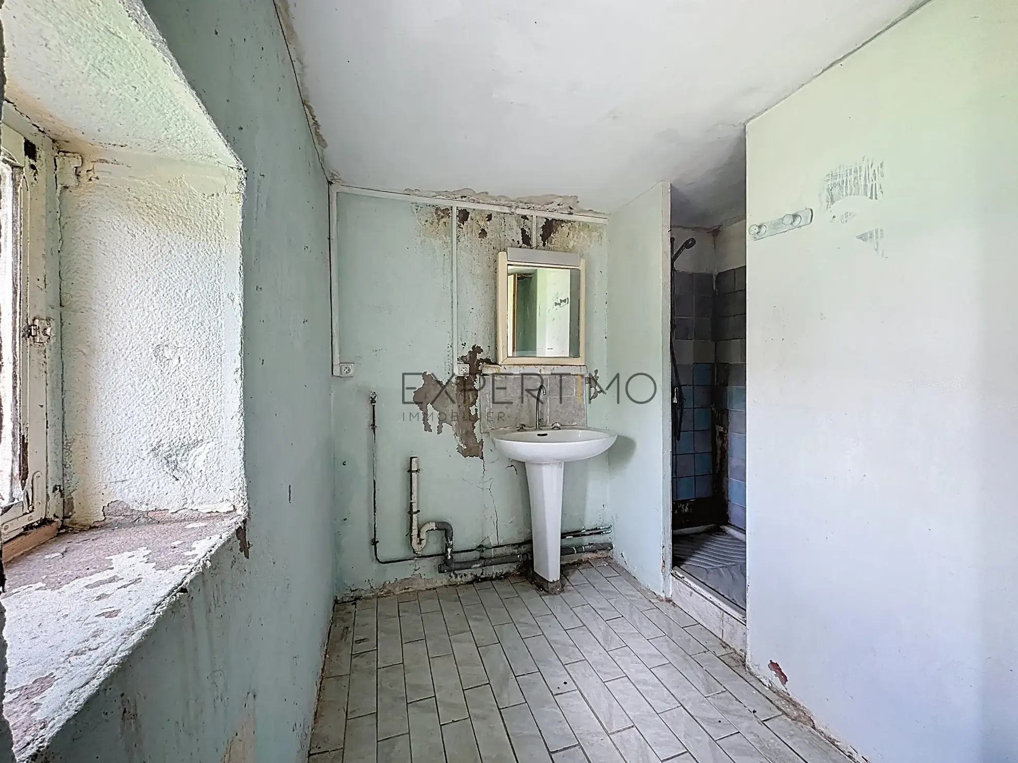 Ensemble immobilier en pierre à rénover à Simandre (71), grande dépendance et potentiel rare 