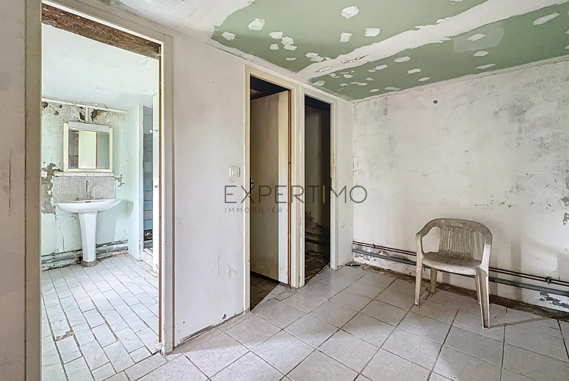 Ensemble immobilier en pierre à rénover à Simandre (71), grande dépendance et potentiel rare 