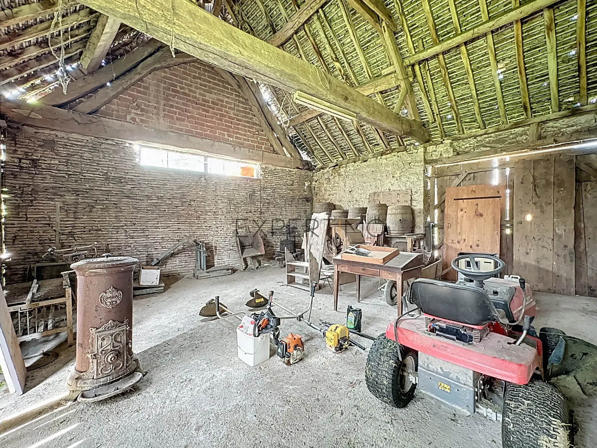 Ensemble immobilier en pierre à rénover à Simandre (71), grande dépendance et potentiel rare 
