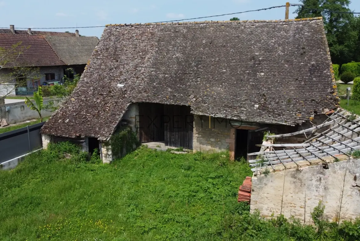 Ensemble immobilier en pierre à rénover à Simandre (71), grande dépendance et potentiel rare 