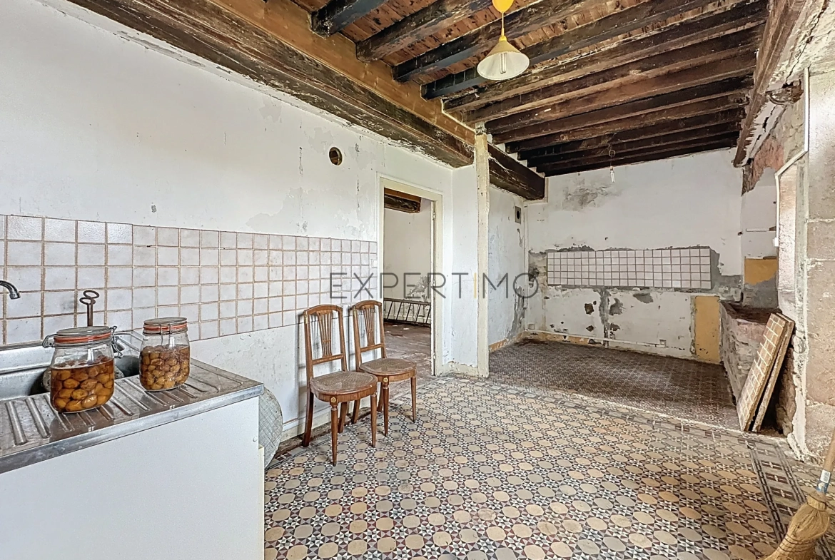 Ensemble immobilier en pierre à rénover à Simandre (71), grande dépendance et potentiel rare 