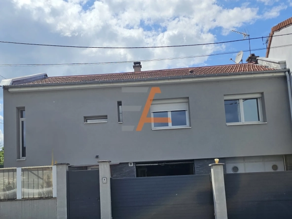 Maison mitoyenne de 144 m² avec studio et garages à Bellevue, Saint-Étienne